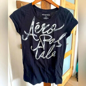 Aeropostale Cotton Black Graphic T-Shirt. Like New. Women’s Size: Large.‎